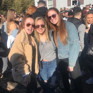 Meet your Posher, Julia